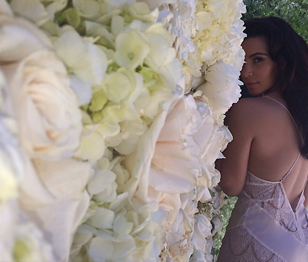 Kim Kardashian roses